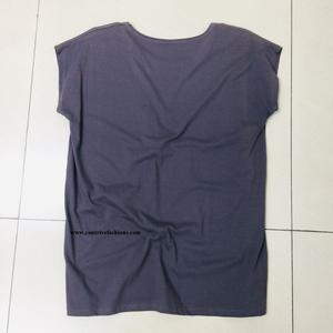 Camisetas de gran tamaño cómodas personalizadas OEM para mujer, ropa activa con diseños modernos, opciones de talla grande disponibles, también personalizadas - Product Image 2