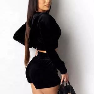 Ensemble de jogging moulant et élégant en velours pour femmes, 2 pièces, top court, sweat à capuche et short - Product Image 3