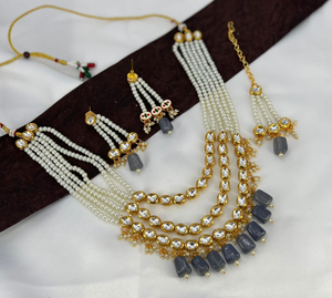 Ensemble de collier Meenakari Kundan avec Maang Tikka, bijoux traditionnels minimalistes pour les fonctions de mariage, les tenues de soirée - Product Image 1