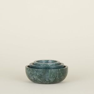 Cuenco para servir de mármol hecho a mano con un acabado natural pulido adecuado para espacios de cocina y comedor de alta gama - Product Image 1