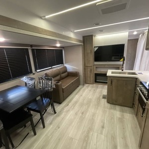 FOURNISSEUR DE NOUVELLES REMORQUES DE CAMPING 2026 Key stone Spring dale Vil la 381 BH à vendre pour le camping et les voyages - Product Image 1