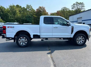 Camioneta Usada de Trabajo Pesado 2024, 4x4 Diésel Automática R17 con Asientos de Cuero, Techo Solar, Volante a la Izquierda para Exportación - Product Image 4