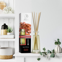 Diffuseur de parfum en verre Aromatika au bois de santal 100 ml avec huile essentielle naturelle, parfum boisé frais longue durée, sans phtalates