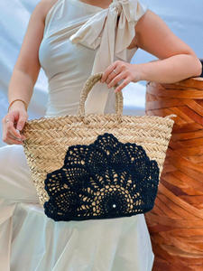 Bolso de mano hecho a mano de hierba de juncia natural abierto ecológico hermoso diseño de flores dos asas perfectamente alineadas siguiendo lo último - Product Image 5