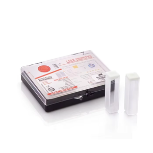 Cuvette en quartz de qualité supérieure Transparence à 4 côtés Taille 10mm Chemin lumineux OEM disponible pour une analyse améliorée de la transmission de la lumière - Product Image 1