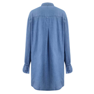 Camisa de mezclilla de aspecto Vintage para mujer que ofrece comodidad y construcción duradera - Product Image 2