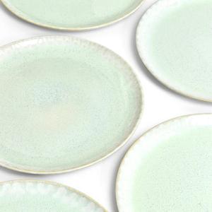 Assiette à dîner en céramique texturée Rose Blush, finition à pois subtils, profil moderne et fin, construction durable pour une mise en scène de table contemporaine - Product Image 5