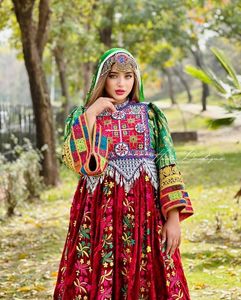 Fabricant en gros pakistanais de robes Kuchi afghanes sur mesure Meilleurs modèles en soie - Product Image 4