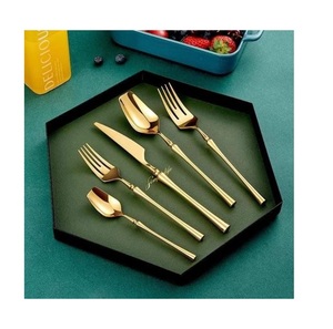 Ensemble de couverts en acier inoxydable moderne et élégant, respectueux de l'environnement, avec poignées antidérapantes, entretien facile et cadeau idéal pour les êtres chers - Product Image 6