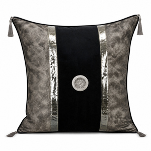 Housse de coussin décorative noire en jacquard patchwork brodée avec fermeture éclair - Product Image 5