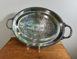 Bandeja de metal de diseño de lujo para servir aperitivos, bebidas y regalos con un estilo premium elegante y acabado duradero de la India - Product Image 3