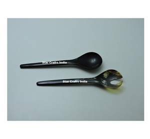Ensemble de 2 cuillères et fourchettes à salade en corne de haute qualité et très vendues, pour la décoration de table d'hôtel - Product Image 1