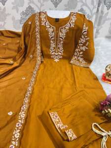 Festival Wear New Elegant Banana Silk con bordado Kurti Pant y Dupatta Fabricante de India a la tarifa más baja - Product Image 5