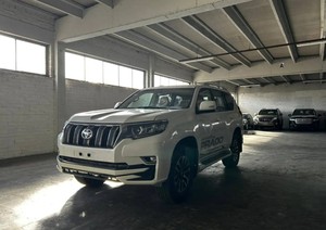 Petit budget ! Land Cruiser Prado 4x4 d'occasion 2015, 120 kW, boîte automatique, sièges en cuir, SUV / Crossover - Product Image 1