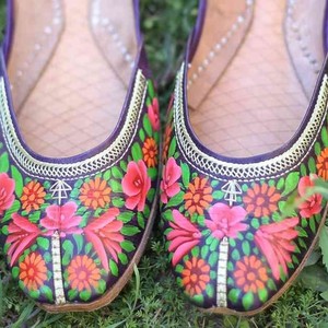 Chaussures Khussa imprimées de mariée imprimé multicolore - Product Image 1