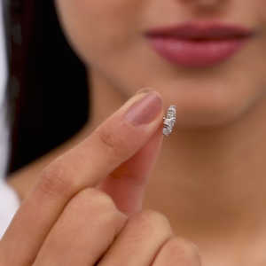 Boucles d'oreilles élégantes en flocon de neige fleuri en argent diamant religieux à la mode pour les fêtes cadeaux bijoux en acier inoxydable en cuivre - Product Image 3