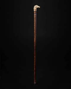 Bâton de marche en bois fabriqué à la main Design sculpté sur mesure-Cadeau ou aide à la mobilité pour hommes et femmes pour la randonnée - Product Image 4