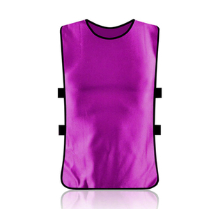 Gilet d'entraînement réversible de football et de football 100% polyester personnalisable bavoirs d'entraînement pour jeunes et adultes Logo personnalisé équipement de sport - Product Image 1