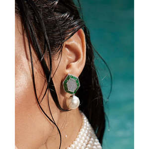 Boucles d'oreilles créoles en or 18 carats plaqué or avec perles et moissanite pour mariage - Product Image 2
