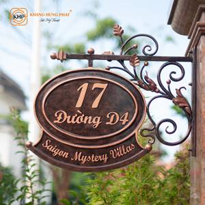 Numéro de maison en fer forgé de luxe, construction robuste et accrocheuse, trous pré-percés pour café, restaurant, hôtel - Product Image 1