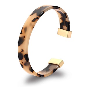 Pulseras gruesas de resina acrílica para niñas Brazaletes de moda hechos a mano coloridos Lote de joyería al por mayor - Product Image 5