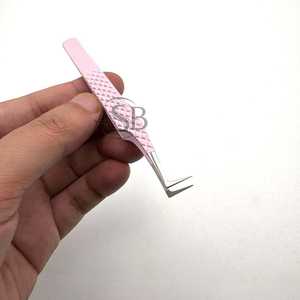Pinza de Volumen de 90 Grados Color Rosa Bebé Claro con Punta de Fibra, Impresión de Logotipo Personalizada, Herramienta de Belleza, Pinza para Extensión de Pestañas - Product Image 6