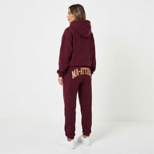 Conjunto Deportivo de Sudadera con Capucha y Pantalones Jogger para Mujer, Color Borgoña, con Bordado Dorado, Ropa Casual para Estar en Casa o Hacer Deporte - Product Image 2