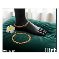 Bracelet de Cheville Ajustable Élégant Minimaliste Golden Payal avec Gemmes Rouges pour Femme Disponible en Acier Inoxydable ou Bijoux Plaqué Or