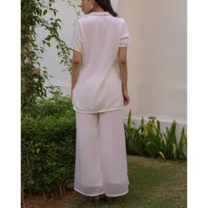 Ensemble de deux pièces en georgette florale blanche Elle, tenue courte avec motif floral et style élégant, tailles XS-XL - Product Image 5