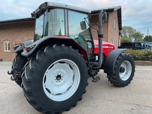 Tracteurs agricoles d'occasion Massey Ferguson pas chers avec pompe hydraulique et roulement 160 CV 4x4 Équipement agricole polyvalent - Product Image 5