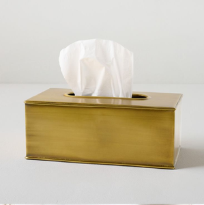 Elegante cubierta de caja de pañuelos de latón rectangular con un acabado liso y pulido que añade una elegancia discreta. Disponible a precio mayorista. - Product Image 1