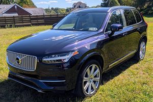 Volvo XC90 T8 E-AWD Excellence 2017 Usado, Modelo de Lujo Ultra-Raro, Motor Híbrido Enchufable de 400 hp, Color Azul Metálico Mágico - Product Image 6