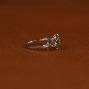 Anillo de Boda Chapado en Oro Blanco Sólido de 18KT, Piedra Lateral de Diamante Cultivado en Laboratorio, Diseño Personalizado, Estilo de Moda, IGI - Product Image 4