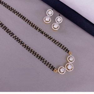 Conjunto de collar Mangalsutra de aspecto moderno con diseño de piedras CZ Conjunto elegante con pendientes para uso diario y ropa de boda para mujer - Product Image 1
