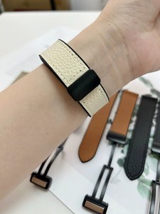 <span class=keywords><strong>Bracelet</strong></span> en <span class=keywords><strong>cuir</strong></span> véritable avec boucle magnétique pour <span class=keywords><strong>Apple</strong></span> <span class=keywords><strong>Watch</strong></span> Series 10 9 8 7 <span class=keywords><strong>SE</strong></span> Ultra 2, <span class=keywords><strong>bracelet</strong></span> de remplacement en grain de litchi, 49 mm 45 mm - Product Image 3