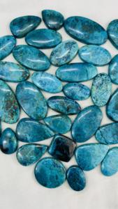 อัญมณีไตรเมอร์ติดีไซน์เนอร์คุณภาพสูง100% คริสโซโคลลาคาบีชอนแบบธรรมชาติกำหนดขนาดเองอัญมณีหลวมสีประเมินโดยบุคคลที่สาม - Product Image 3