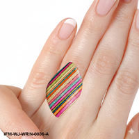 Bague multicolore rayée style bohème moderne recyclée pour femme – Bijou unique et écologique, idéal comme cadeau