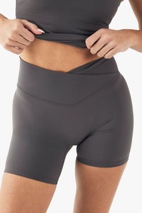 Shorts de sport pour femmes de la meilleure qualité Shorts de yoga ajustés confortables et respirants pour les vêtements d'été Livraison à la porte en gros - Product Image 4