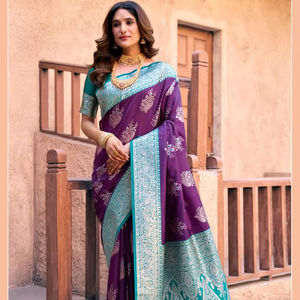 Magnifique sari en soie Banarasi de créateur avec chemisier en soie, tissé à la main pour les mariages, les fêtes et le quotidien - Product Image 1