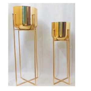 Macetas de metal personalizadas Fabricantes de grandes cubos de flores de plantadores de hierro con clase para decoración interior y exterior - Product Image 2