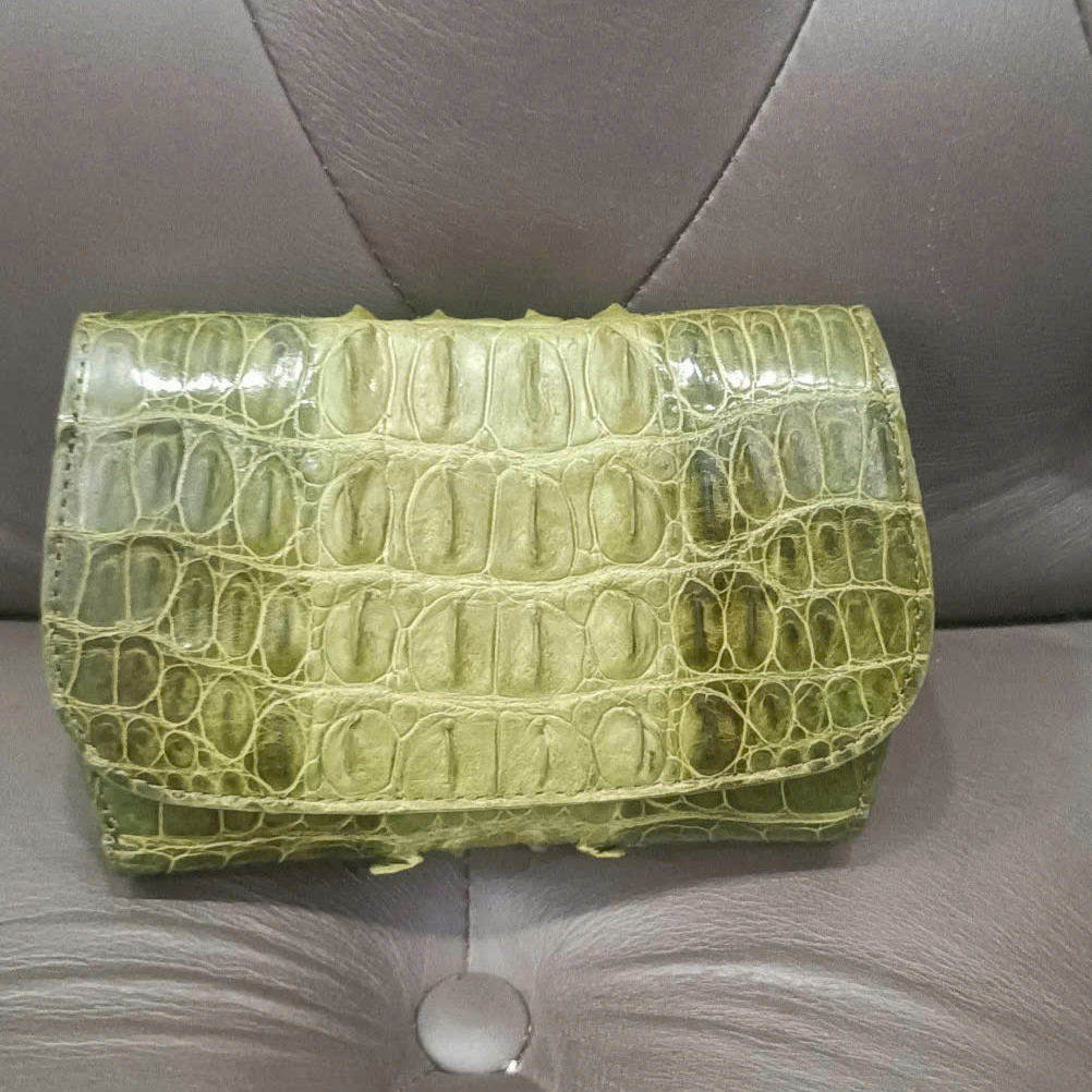 สีเขียวอ่อน