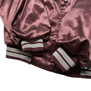 Chaqueta de bombardero universitaria de satén personalizada unisex, ropa de calle de béisbol de diseño OEM, prendas de vestir exteriores de moda de alta calidad a granel - Product Image 4