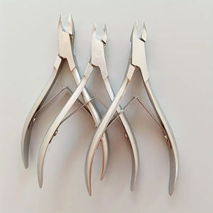 Coupe-cuticules professionnel en acier inoxydable antidérapant, durable, parfait pour les soins des mains, des pieds et des ongles, éliminateur de peaux mortes de précision - Product Image 1