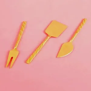 Ensemble de couteaux à fromage et à beurre élégants en acier inoxydable doré avec poignées rondes en bois Couverts parfaits pour la maison et la cuisine - Product Image 6