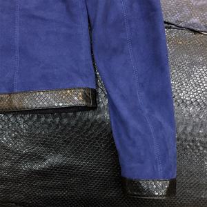 Veste en daim bleu pour femmes, veste en cuir Python noir en relief - Product Image 5