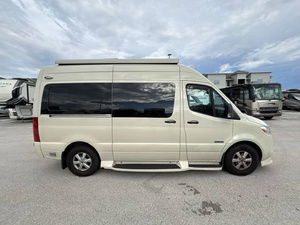 OFERTA Autobús Americano Usado 2023 Coach Patriot 1-4-4-S-D F-D-2 - Product Image 3