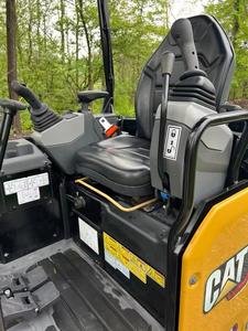 Mini-excavatrice CAT 301.7 CR, petite pelle hydraulique compacte sur chenilles pour travaux de construction et d'aménagement paysager - Product Image 4