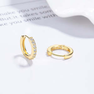 Orecchini a cerchio Amy e Annette in oro 14 carati e argento sterling con diamanti simulati, gioielli raffinati - Product Image 4