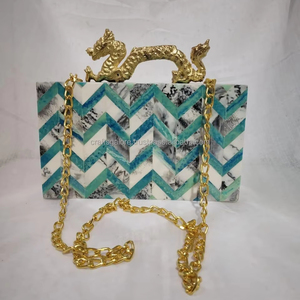 Caja de resina hecha a mano bolsos de noche para mujer bolsos de mano de lujo únicos para boda bolsos de fiesta Game Thrones mango directo al por mayor India - Product Image 1