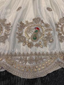 Vêtement de fête de conception traditionnelle indienne codage en soie Chinon avec robe de broderie de séquence avec ensemble de costume Dupatta entièrement brodé - Product Image 5